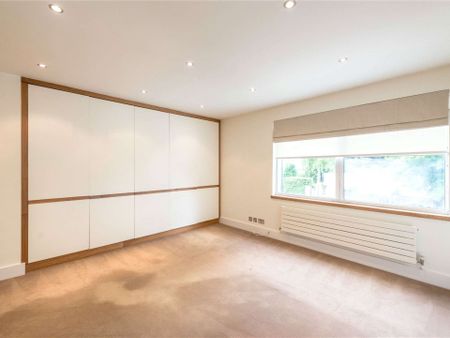 Five bed detached family home situated in a prime St. John's Wood location. - Photo 3