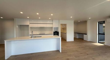 Location, Location, Location! - Photo 3