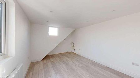 Bathurst Walk, Iver, SL0 - Photo 3