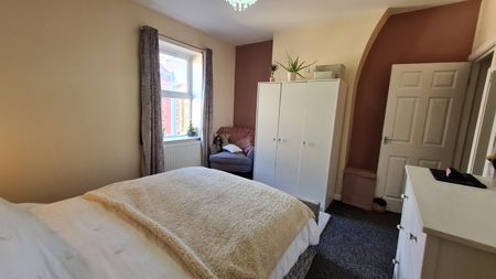 2 bedroom terraced house to rent - Photo 2