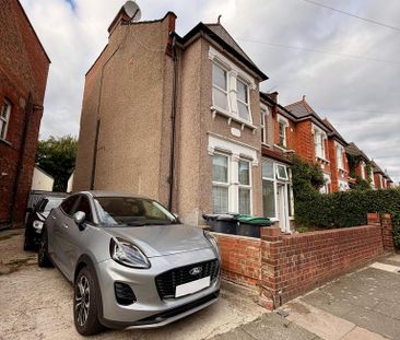 5 bedroom semi-detached house to rent - Photo 2