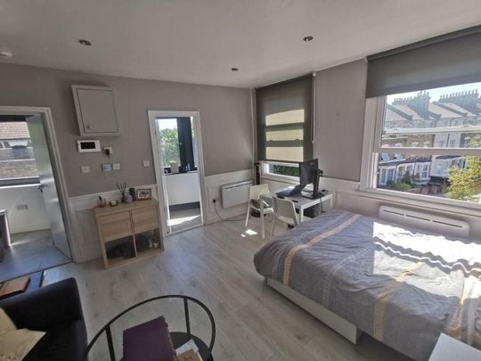 Studio to rent - Photo 1