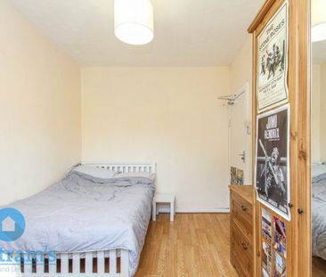 5 bed Mid Terraced House for Rent - Photo 4