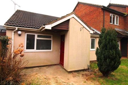 Repton Close - Bed Bungalow - North Luton, LU3 - Photo 5