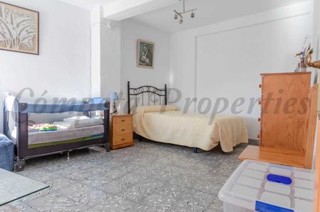 Townhouse in Cómpeta, Inland Andalucia at the foot of the mountains - Photo 2