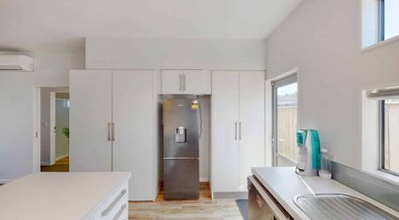 Gorgeous Four Bedroom Modern Home - Photo 4