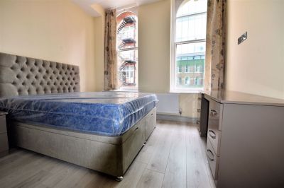 2 bedroom Flat in Aire Street, Leeds - Photo 4