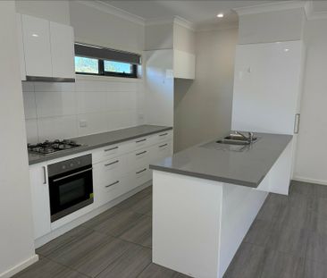 Modern 3-Bedroom Townhouse for Rent in Prime Lilydale Location - Photo 4