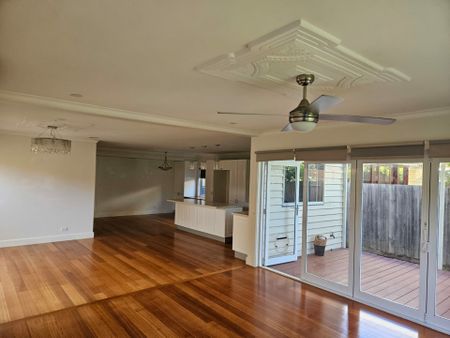 Newport's Way Of Living! - Photo 3