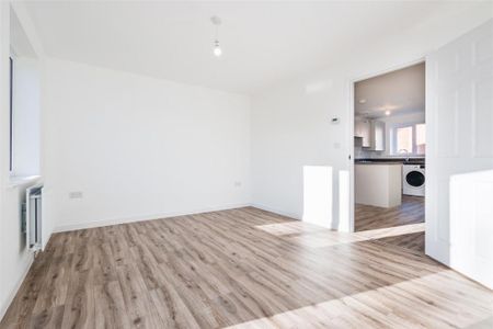 3 bedroom semi-detached house to rent - Photo 2