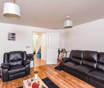 3 bedroom detached house to rent - Photo 2