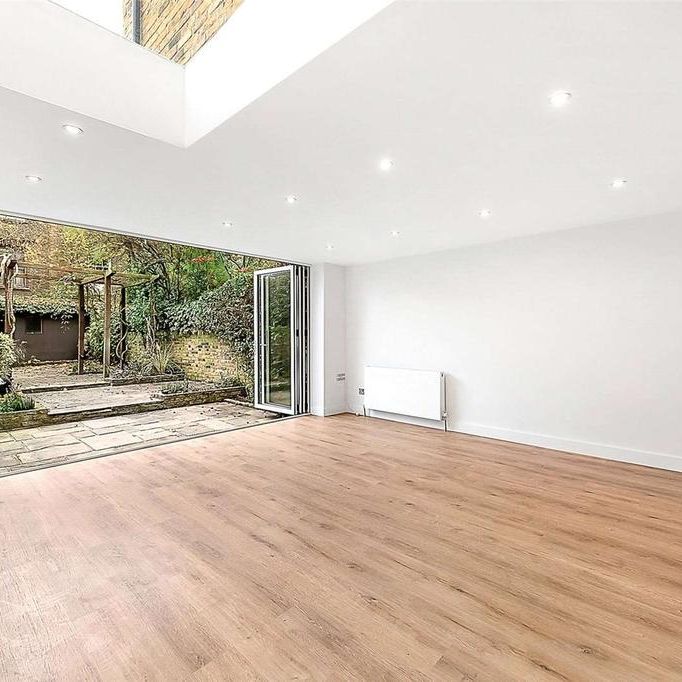 4 bedroom terraced house to rent - Photo 1