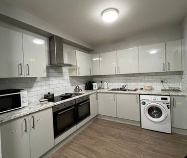 Room in a Shared House, Playgreen Way, SE6 - Photo 2