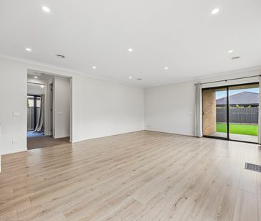 SPACIOUS OPEN LIVING FAMILY HOME - Photo 1