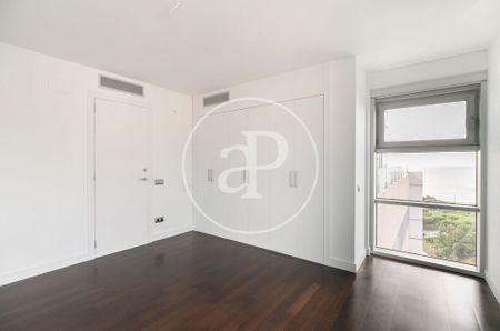 2 bedroom luxury penthouse for rent in Barcelona, Catalonia - Photo 4