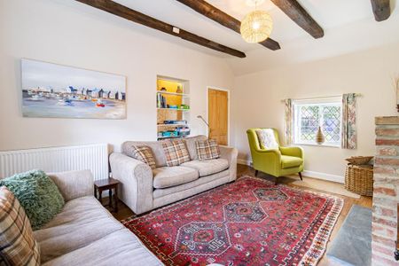 4 bedroom semi-detached house to rent - Photo 5