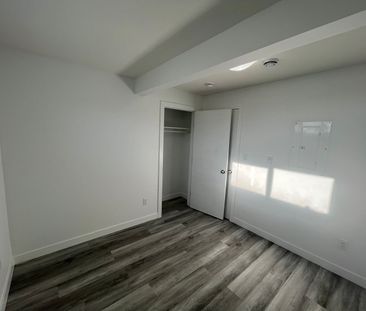 2 Bedroom Lower Unit in Kensington - Photo 4