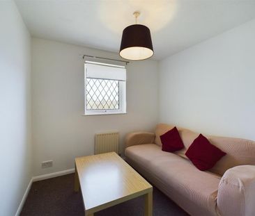 3 bedroom end of terrace house to rent - Photo 4