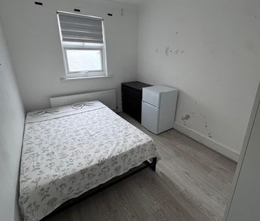 Room in a Shared House, Elmar Road, N15 - Photo 4