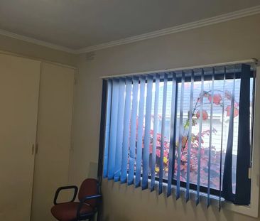 4-bedroom shared house, Cumming st Burwood VIC - Photo 5