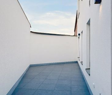 Volledig gerenoveerd gelijkvloers appartement in nostalgische liggi... - Photo 4