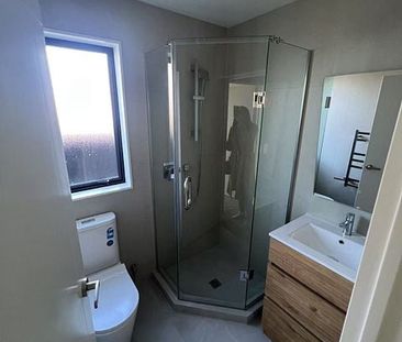 Chic 4BR Townhouse in Mt. Wellington - Photo 4