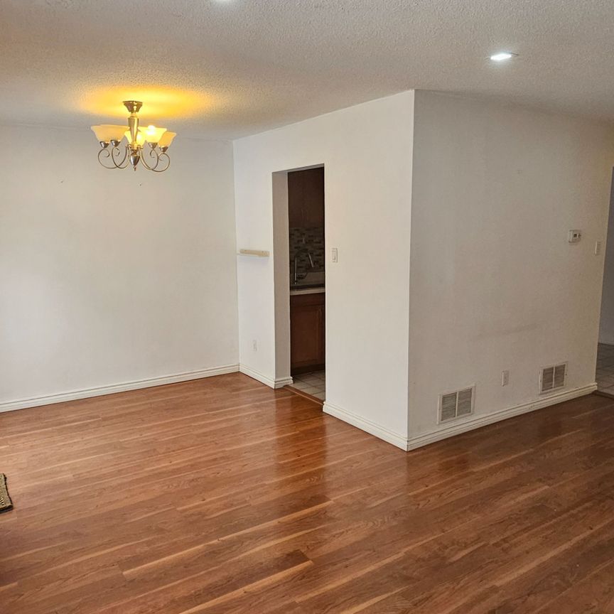 For Lease - 1039 Cedarglen Gate Unit# 15, Mississauga, Ontario - Photo 1