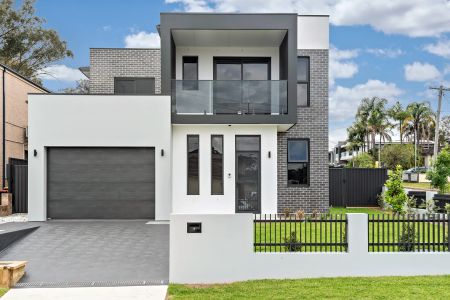 Brand New & Immaculate Five-Bedroom Home - Photo 5