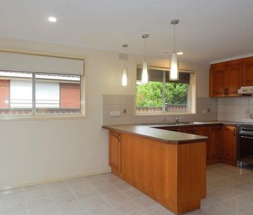 95 Mahoneys Rd , RESERVOIR - Photo 1
