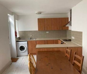 Large First Floor Double – Cromwell Street - Photo 5