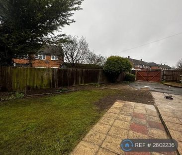 3 bedroom semi-detached house to rent - Photo 2