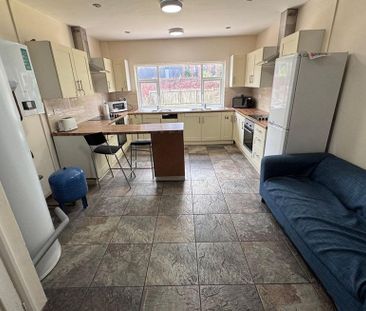 1 bedroom in a house share to rent - Photo 2