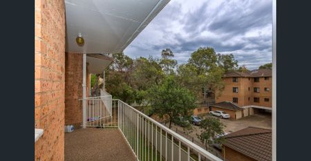 Comfortable fully renovated unit with all amenities at your doorstep! - Photo 5