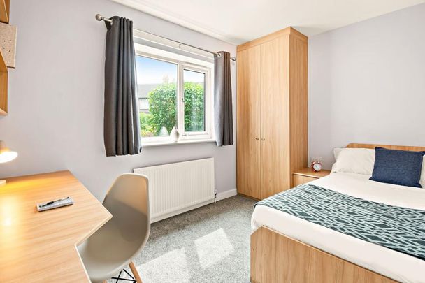 1 bedroom in a house share to rent - Photo 1