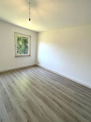 In Sanierung Hübsche Dachgeschosswohnung , bald bezugsfertig. - Foto 1