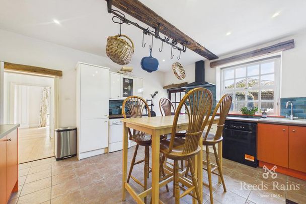 5 bedroom detached house to rent - Photo 1