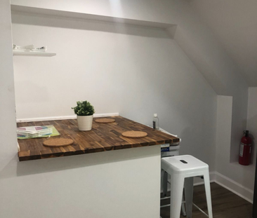 For Lease - 2283 Dundas Street, Toronto, Ontario - Photo 4