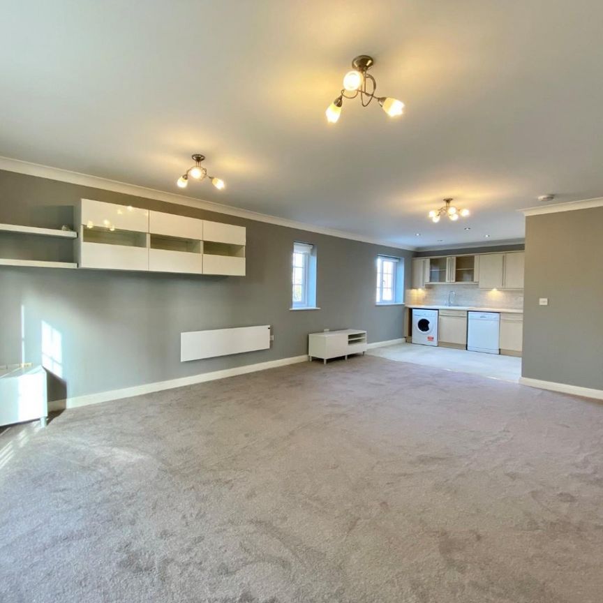 2 bedroom Flat To Let - Photo 1