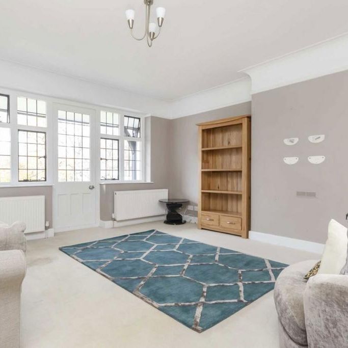 3 bedroom flat to rent - Photo 1