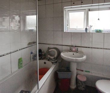 2 bedroom Flat To Let - Photo 5