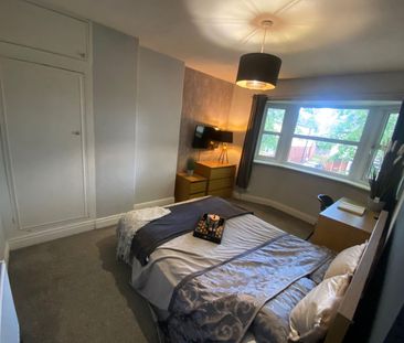 4 bedroom semi-detached house to rent - Photo 6