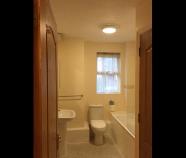 2 Bed Flat, Charles Street, CR0 - Photo 5