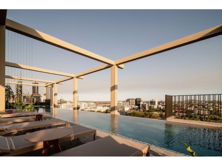 Trellis by Aria - Photo 3