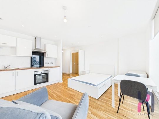 Studio to rent - Photo 1