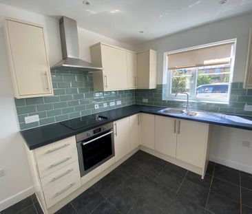 2 bedroom end of terrace house to rent - Photo 4