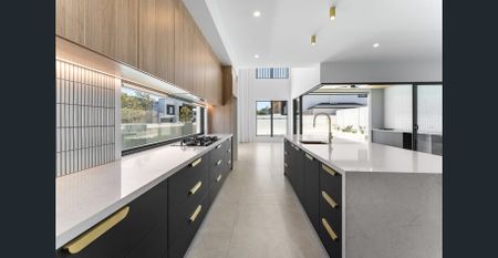 Architectural Luxury on a Commanding Corner in Prestigious Rochedale - Photo 5