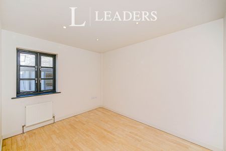 3 bedroom house to rent Gloucester Road, Brighton, East Sussex, BN1 - Photo 3