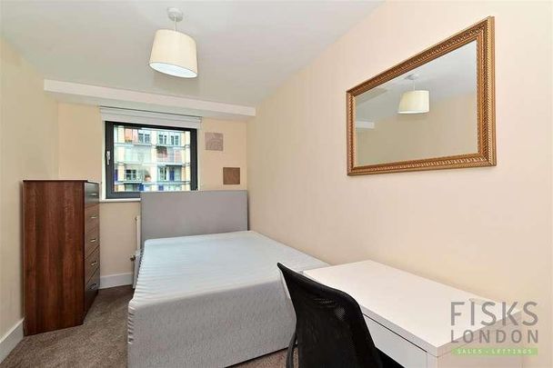 Millharbour, South Quay, E14 - Photo 1