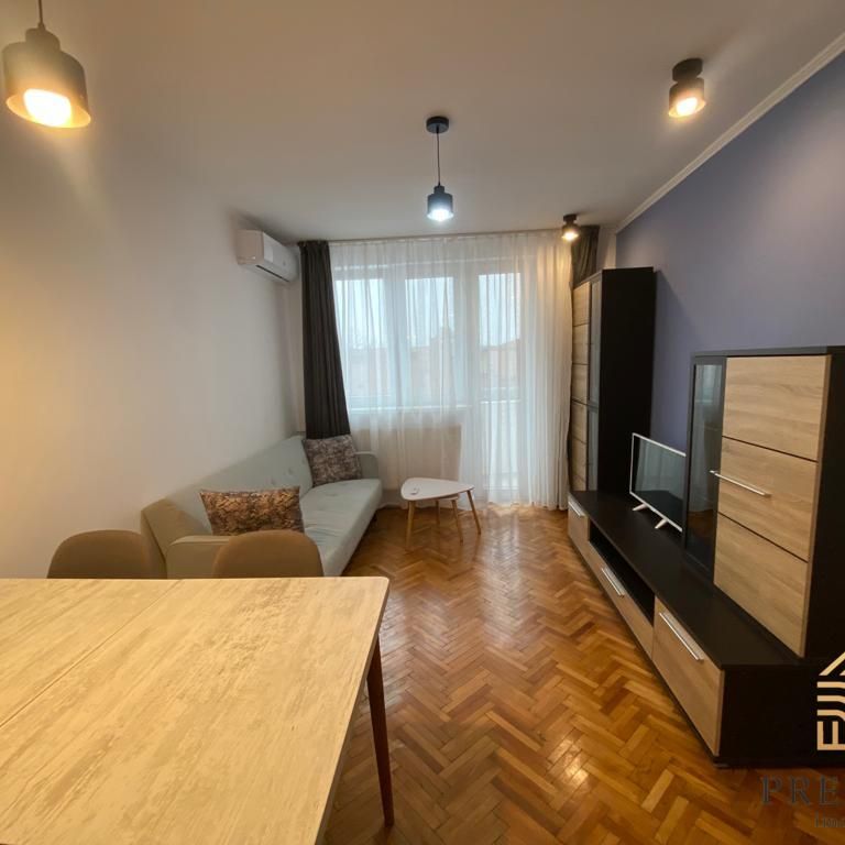 Apartament cu 3 camere in zona Parcului 1 Decembrie-Oradea - Fotografie 1