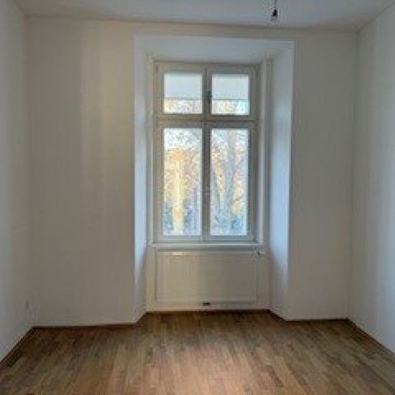 Sehr schöne, moderne 2-Zimmer-Wohnung saniert, gute Ausstattung mit Klimaanlage, Schlafzimmer in den Innenhof mit Balkon, Wohnzimmer und Küche in Graz-super zentral-UNIHÄHE - Photo 1